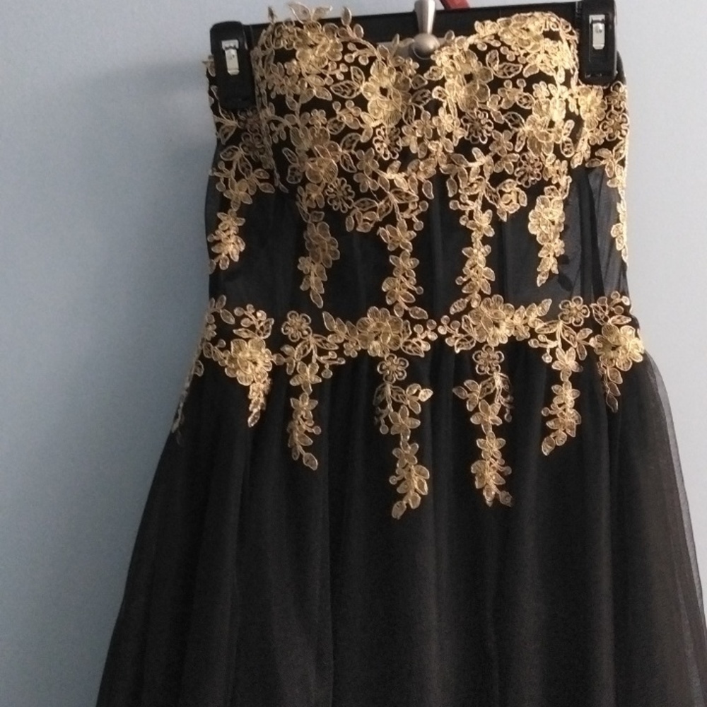 Alex& Sophia Black and Gold Embellished Strapless Gown for Prom Size 9/10 🌹 - Picture 4 of 6